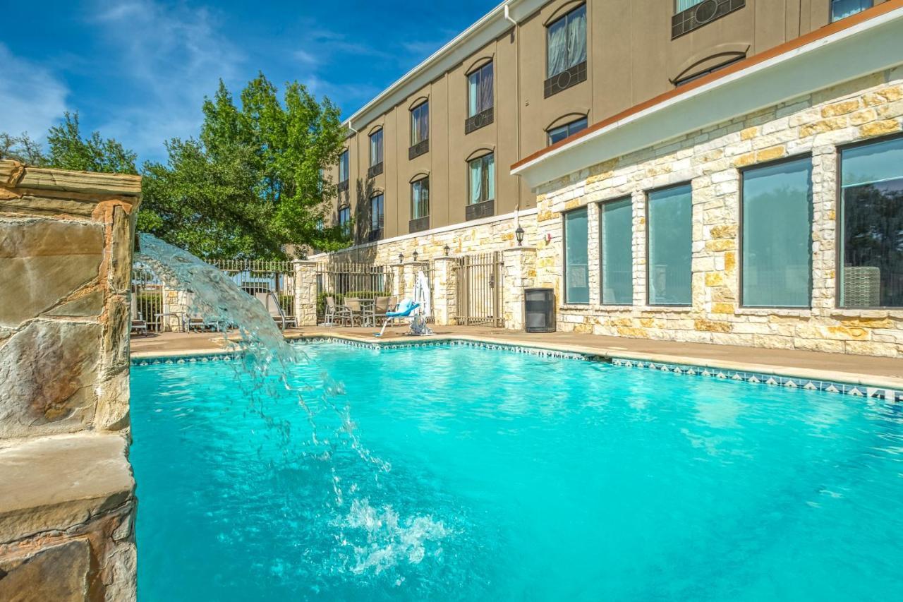 Holiday Inn Express And Suites Beeville By Ihg Exterior foto