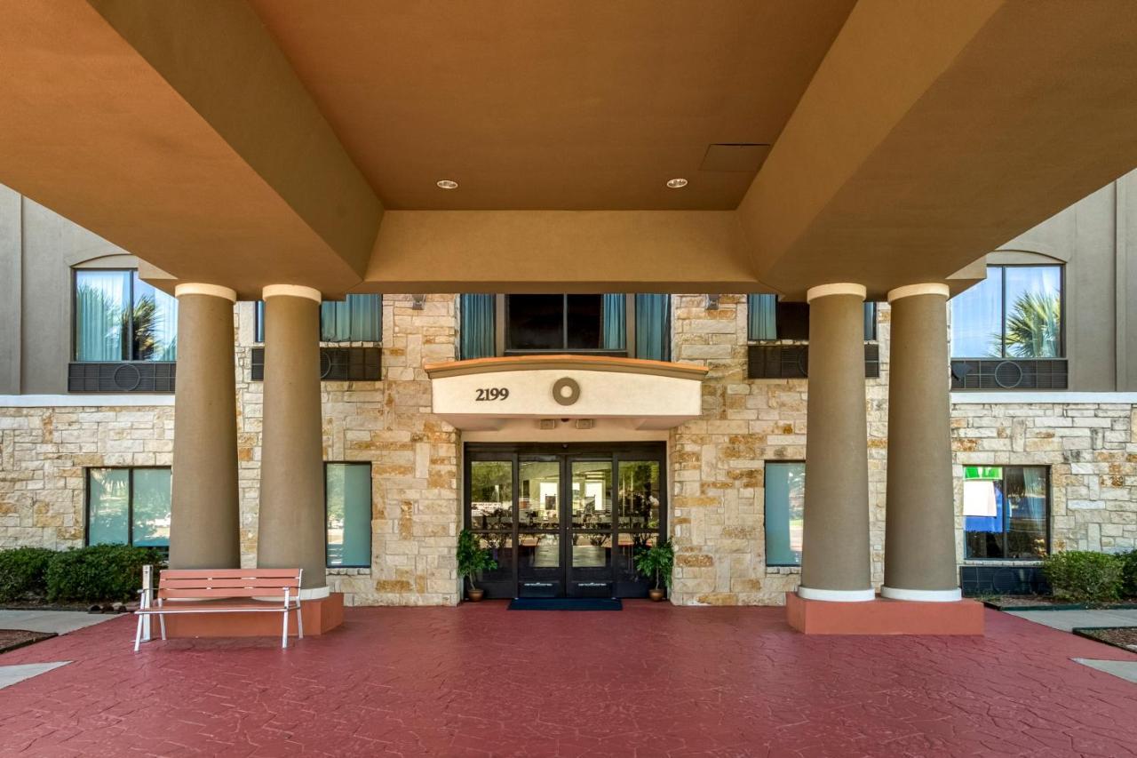 Holiday Inn Express And Suites Beeville By Ihg Exterior foto