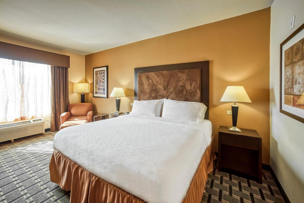 Holiday Inn Express And Suites Beeville By Ihg Exterior foto