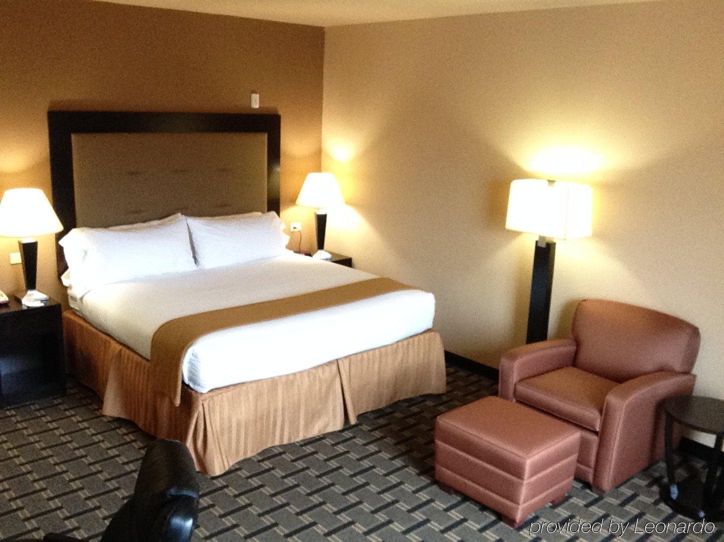 Holiday Inn Express And Suites Beeville By Ihg Exterior foto